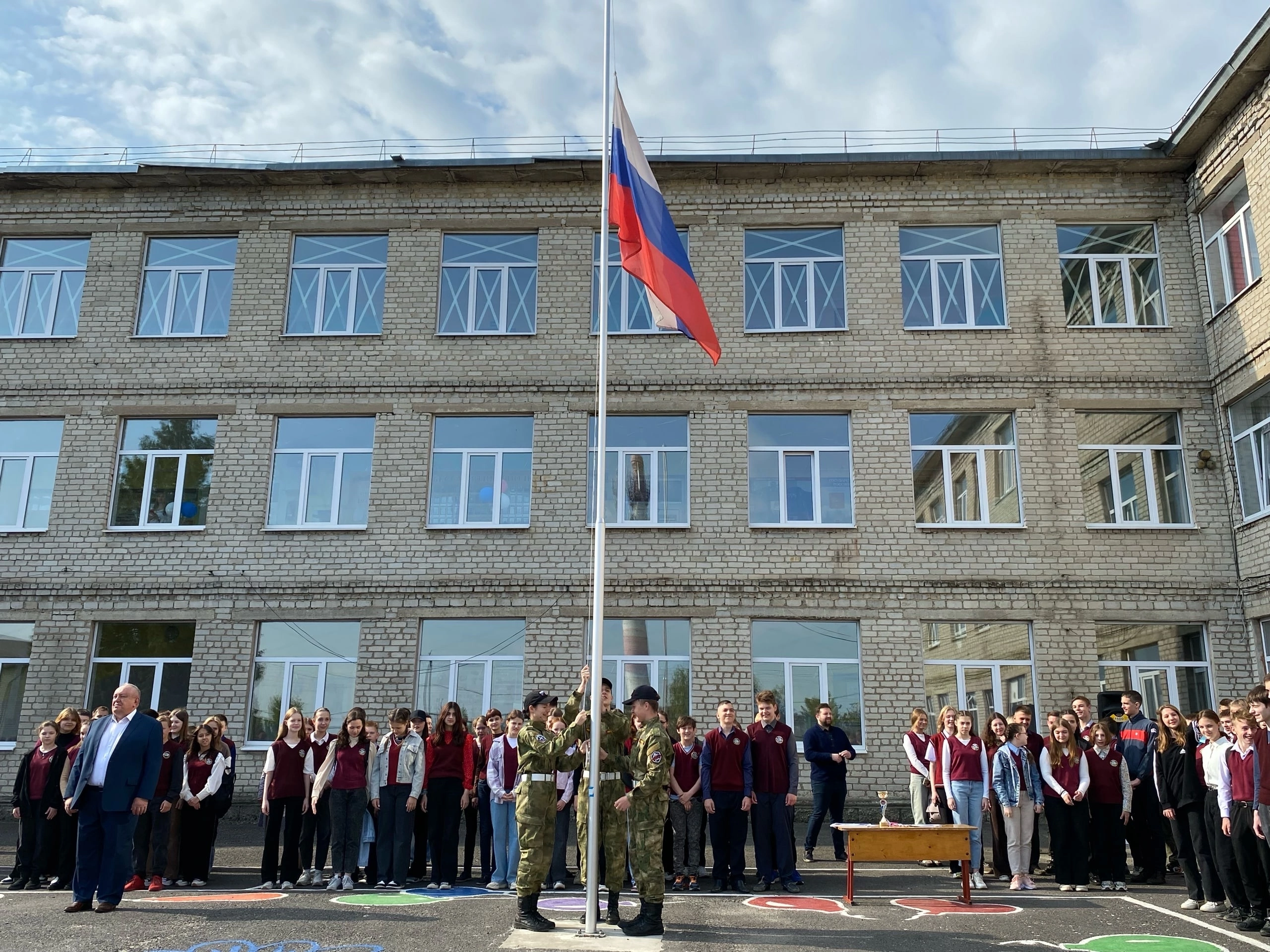 ЦЕРЕМОНИЯ ПОДНЯТИЯ ФЛАГА РФ.